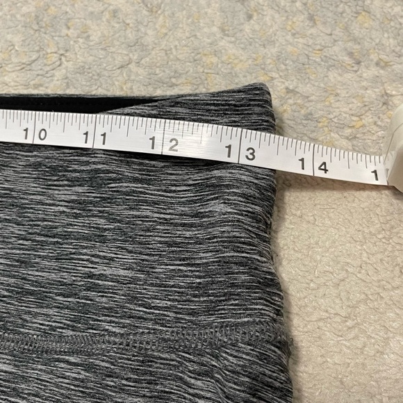 EUC Women’s Medium (27” X 27”) New Balance Graphic Logo Leggings/Tights In Grey - Picture 11 of 12